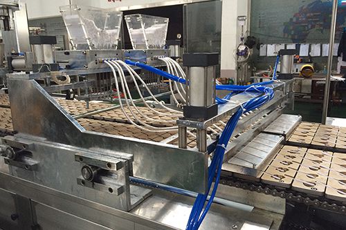 Ligne de fabrication de sucettes